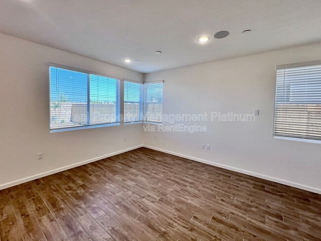 Building Photo - 2059 N Wagon Ln