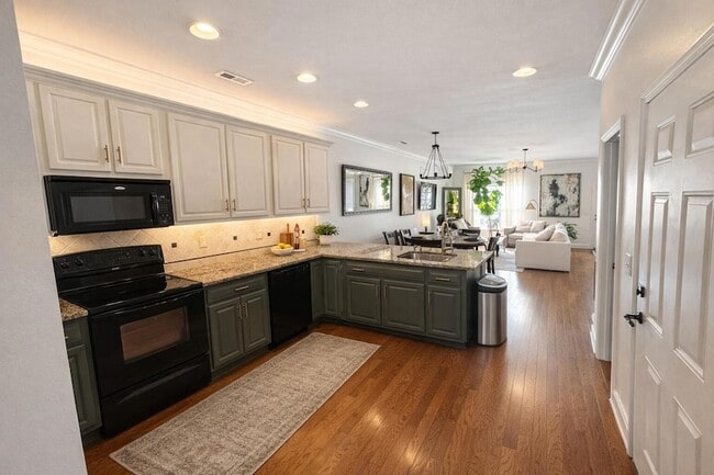 Building Photo - 6843 Village Lake Cir