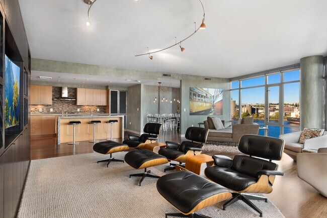 Building Photo - 1260 NW Naito Pky