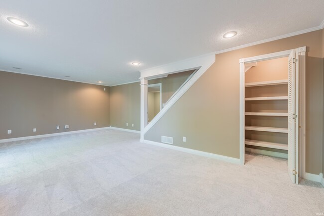 Building Photo - 657 E Heather Dr