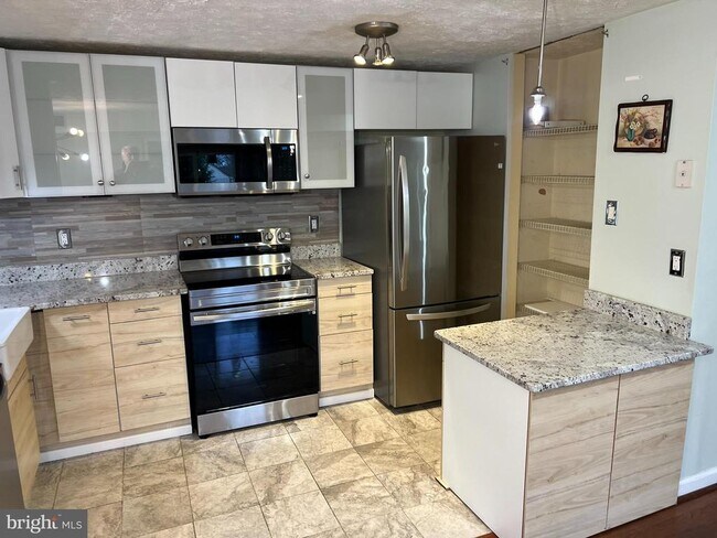 Building Photo - 12201 Peach Crest Dr
