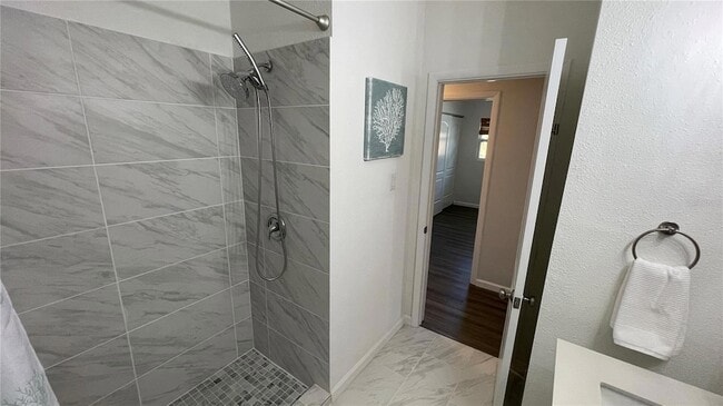 Building Photo - 2504 S Milmar Dr