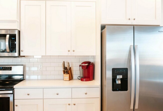 Building Photo - Short term lease options! Spacious Condo in Washington