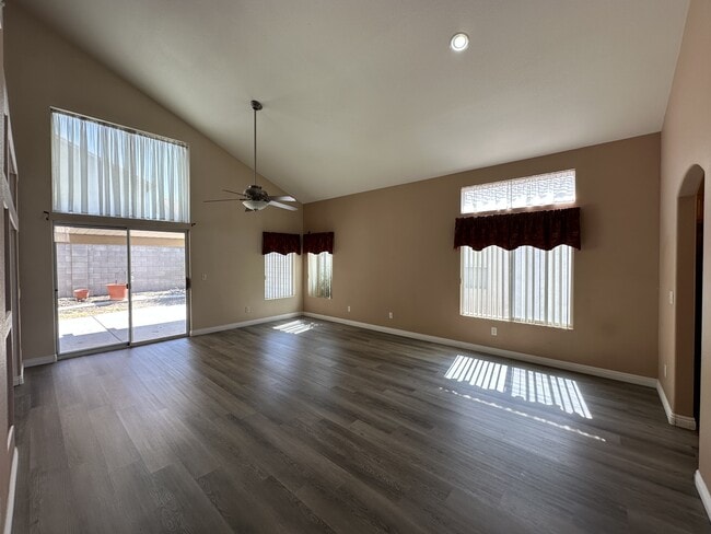 Building Photo - 903 Sterling Thorn Ct