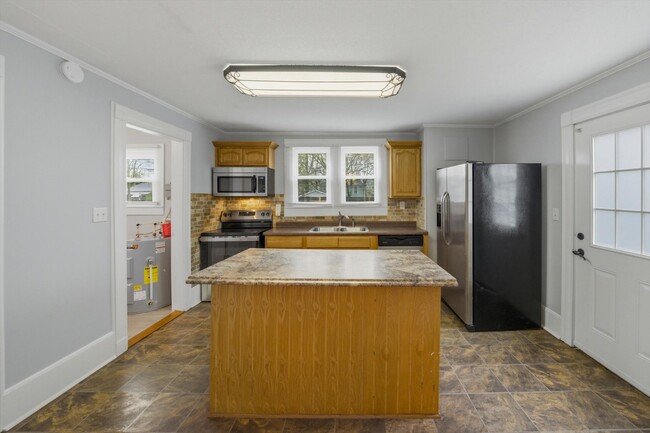 Building Photo - 401 E Oak Hill Ave