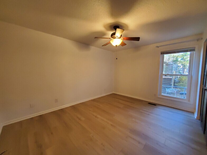 Building Photo - 3 Baytree Ct