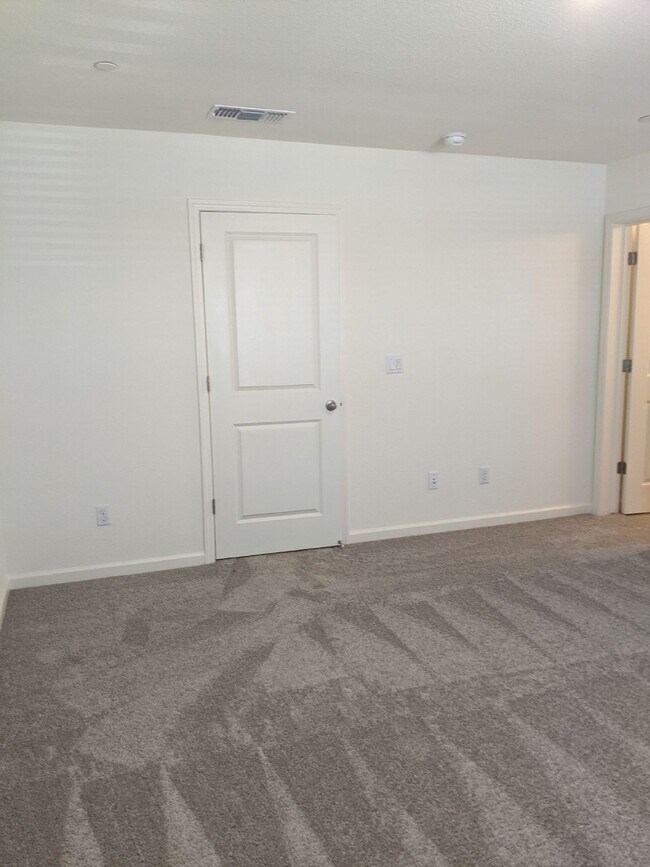 Building Photo - $250.00 OFF FIRST MONTH'S RENT!  Ready Now...
