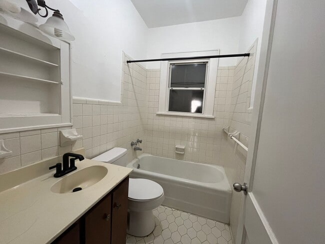 Building Photo - 3 Bedrooms, 2 Bathrooms - Home in North Rome!