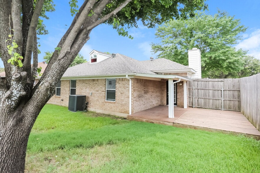 Building Photo - 4910 Green Hollow Dr
