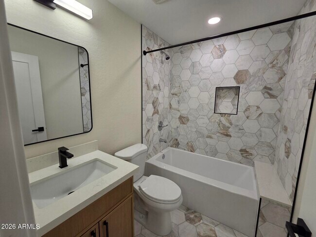 Building Photo - 824 N 11th Ave