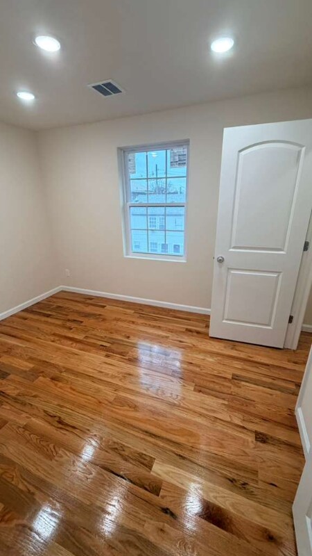 Building Photo - 628 S 12th St