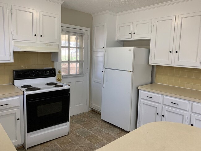 Building Photo - Split Level House in Campbell County School District