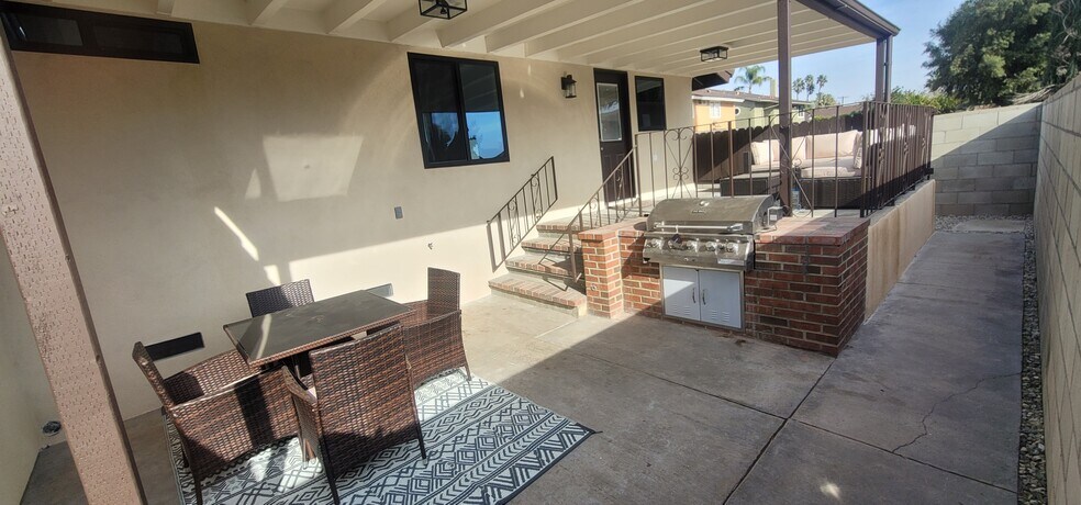 Building Photo - 20454 Strathern St
