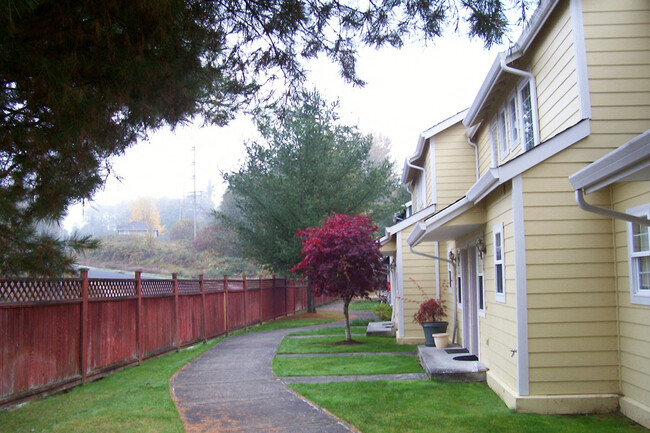 Building Photo - Country Run Apartments