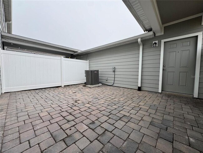 Building Photo - 10904 Leafshore Lp