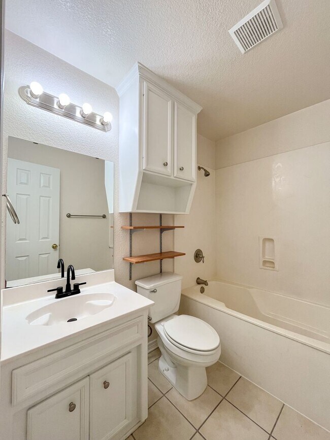 Building Photo - Available NOW!!!! This charming 1 story, 3...