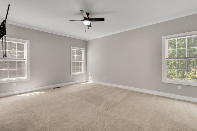 Building Photo - Spacious 5-Bedroom Home in The Highlands