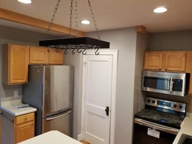 Building Photo - 3 Bed 2 Bath Newly Remodeled