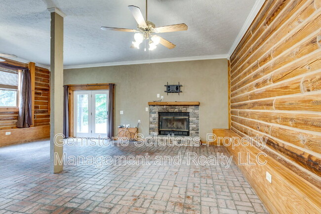 Building Photo - 6738 Quiet Ln