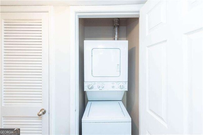 Building Photo - 2657 Lenox Rd NE