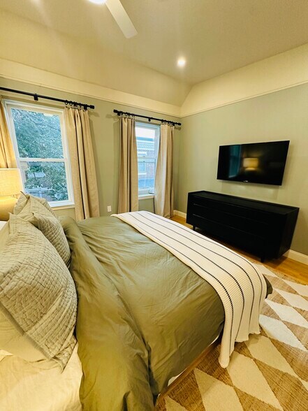 Front bedroom with big screen TV - 615 S Bambrey St