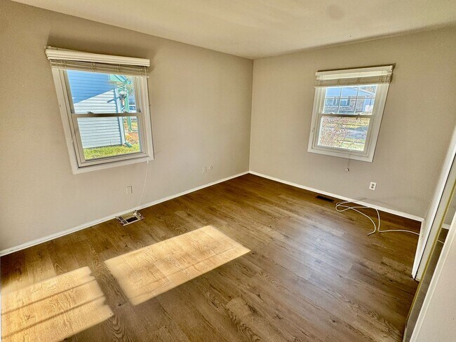 Building Photo - 77 Executive Ln