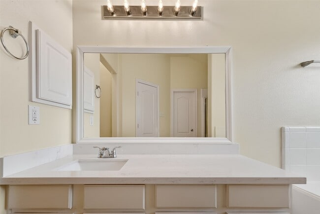 Building Photo - 9830 Lynette Falls Dr