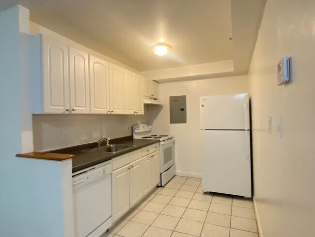 Building Photo - Nice 3 bed in Packards corner