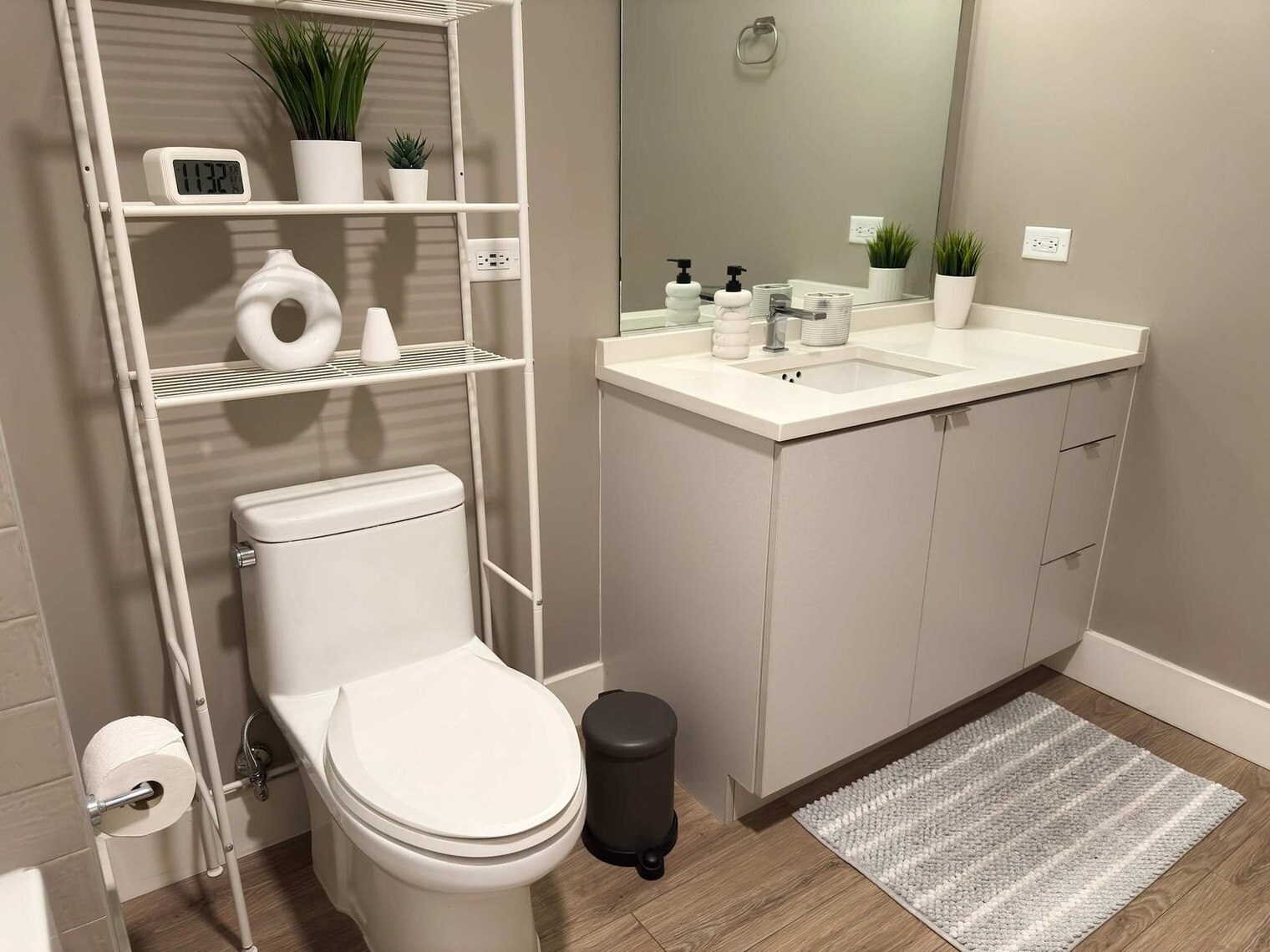 Building Photo - 702 Broadway-SI FL13-ID1251881P