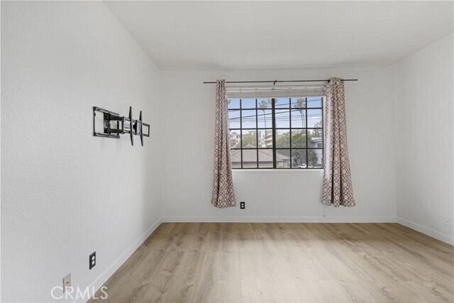 Building Photo - 221 S Oak Knoll Ave