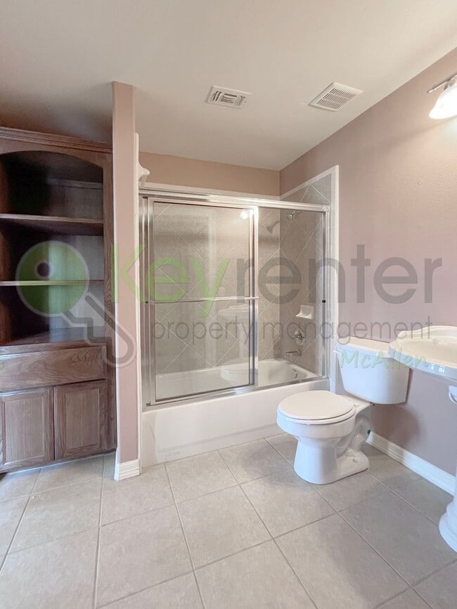 Building Photo - Gorgeous 4b/4.5bath house in McAllen