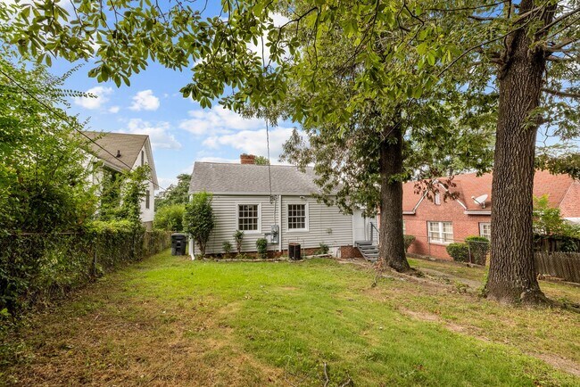 Building Photo - Charming 3 Bedroom 2 Bathroom Bungalow