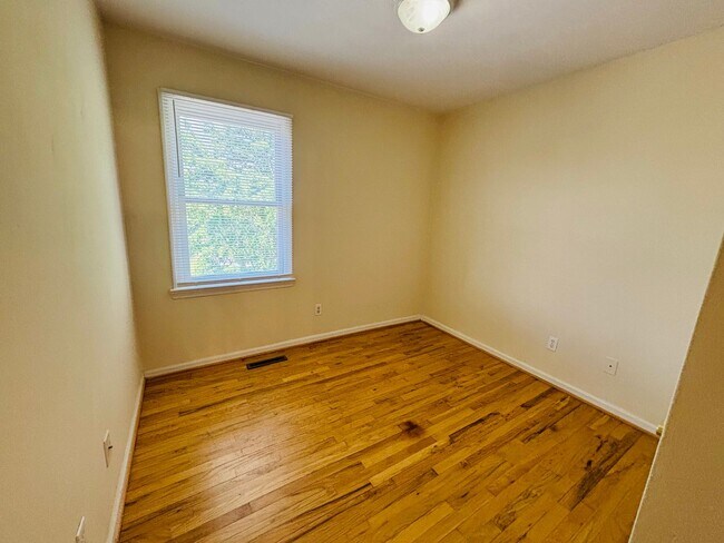 Building Photo - 2502 Ridge Rd