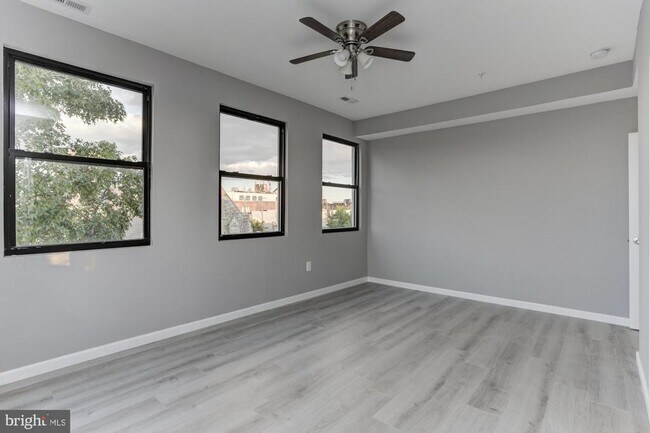 Building Photo - 400 S Highland Ave