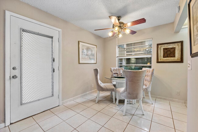 Building Photo - 157 Flanders C