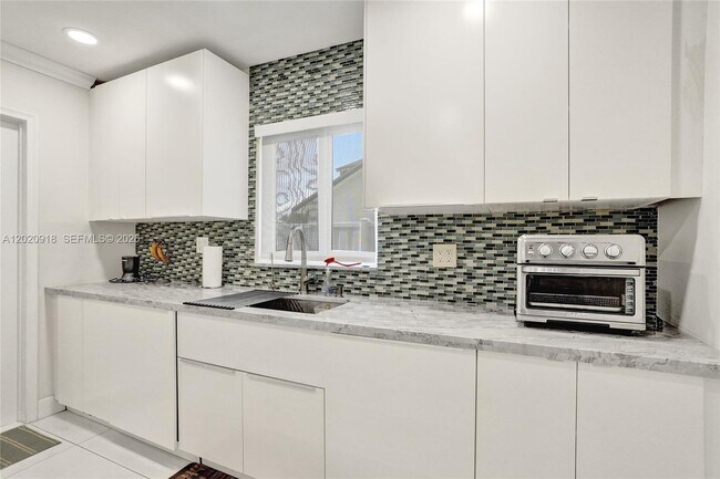 Building Photo - 4662 NW 99th Ave