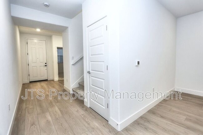 Building Photo - 4364 Greenshank Cir