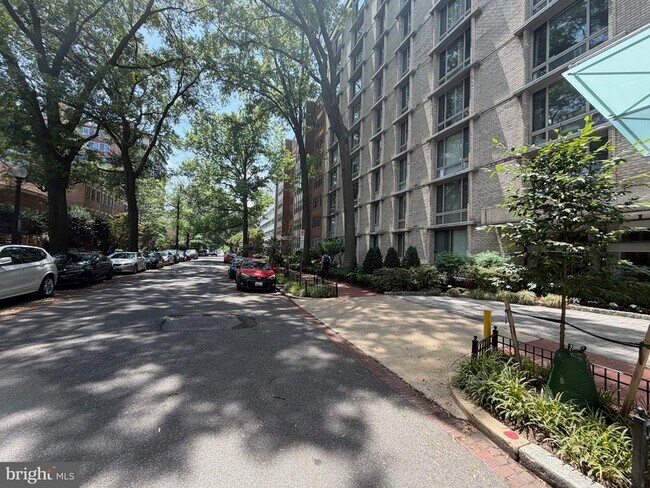 Building Photo - 950 25th St NW