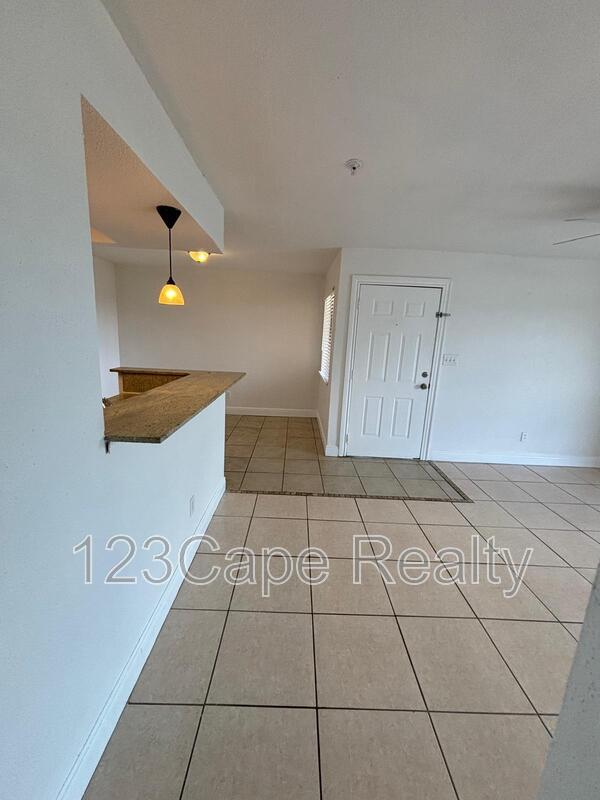 Building Photo - 2915 Winkler Ave