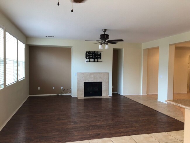 Building Photo - Big, Beautiful 3Bedroom 2Bathroom Home In ...