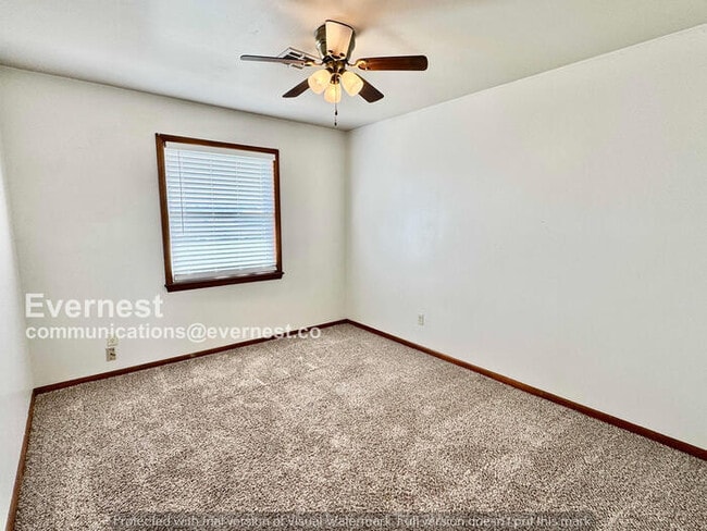 Building Photo - 3 Bed/2 Bath Home with Garage / Pet-Friendly / Available Now!