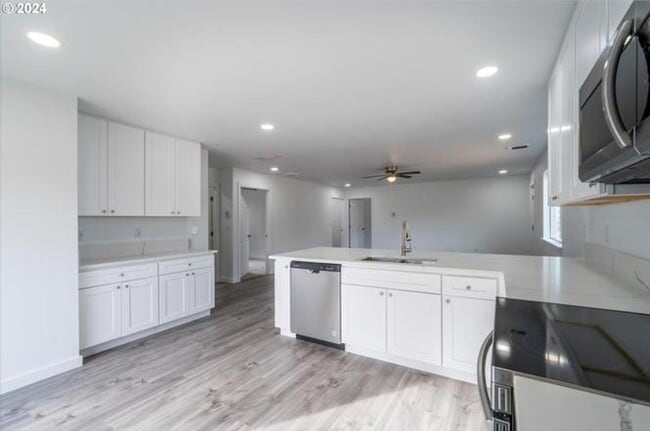 Building Photo - 2166