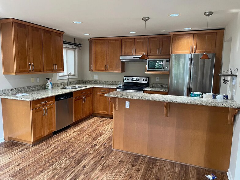 Building Photo - 2423 8th Ave N