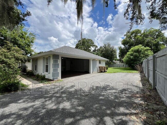 Building Photo - 360 Vincent Dr