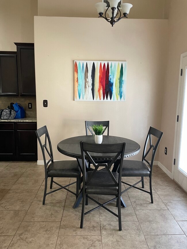 Building Photo - 1813 Amber Dr