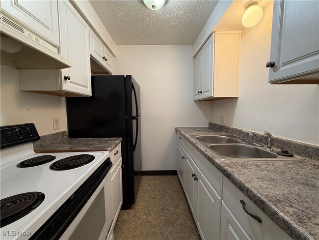 Building Photo - 4107 Orchard Dale Dr NW