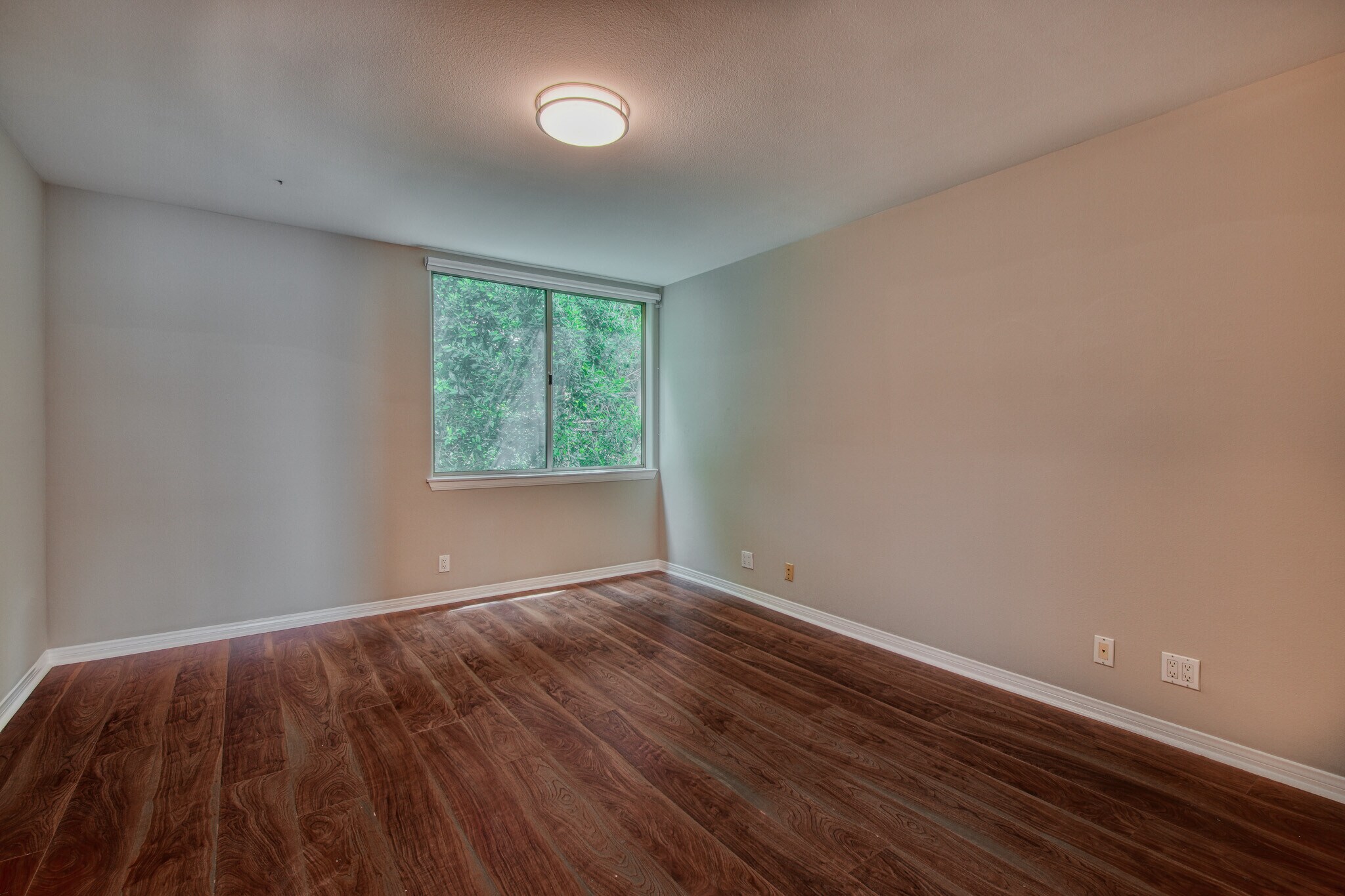 Building Photo - 14101 Dickens St