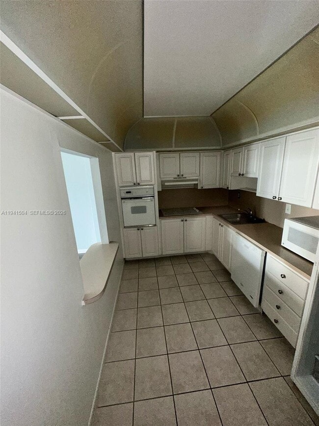 Building Photo - 19390 Collins Ave