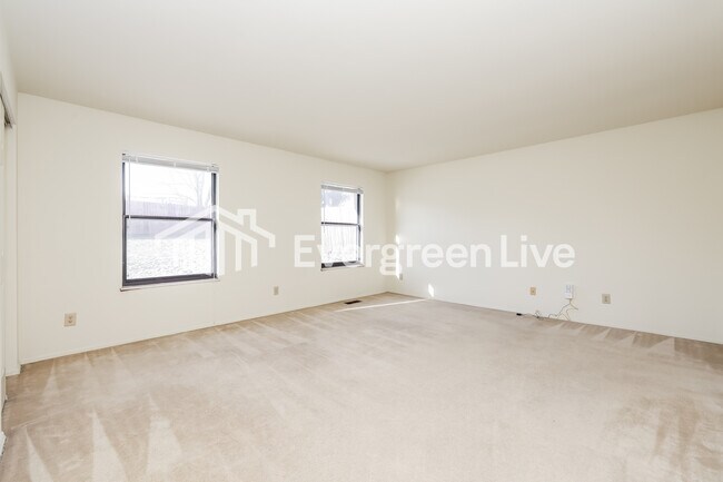 Building Photo - 6850 Deer Bluff Dr