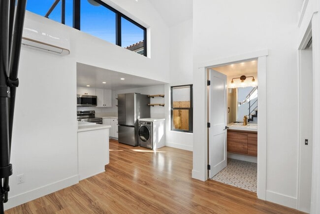 Building Photo - 1105 Stanford Ave